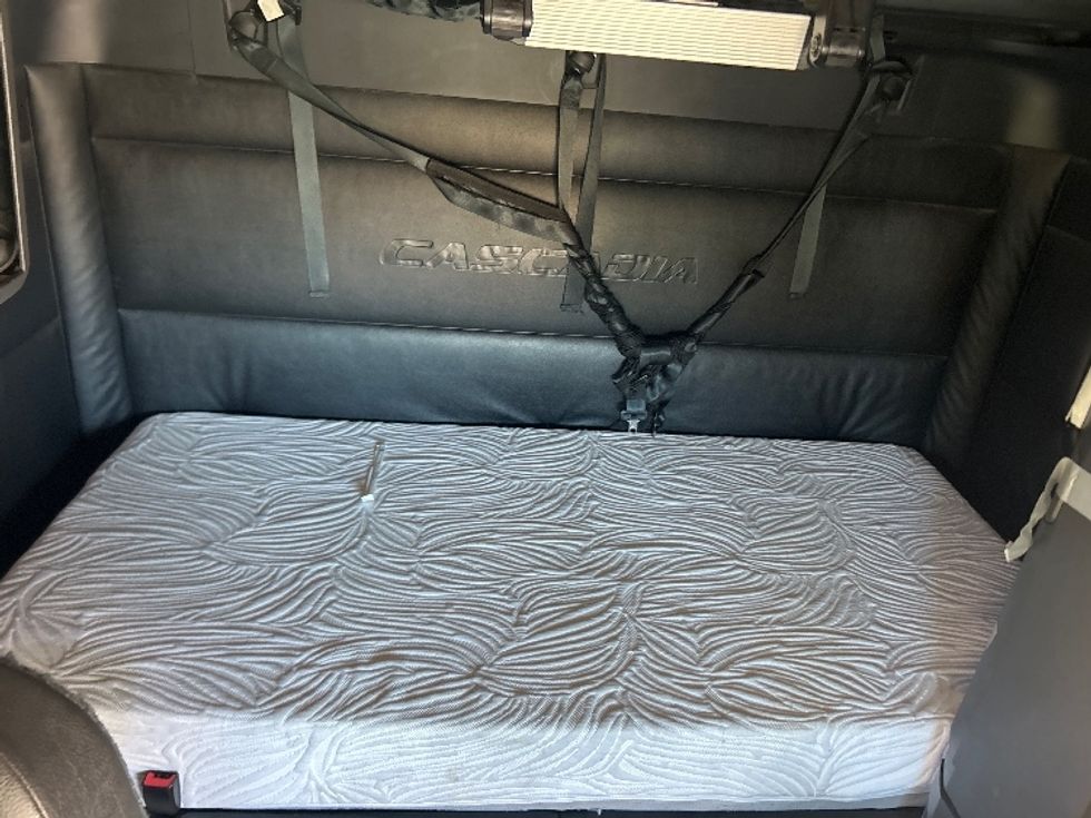 Sleeper Tractor-Heavy Duty Tractors-Freightliner-2023-T12664ST-Fontana-CA-586,682\n\t\tmiles-$ 78,000 - Image 16