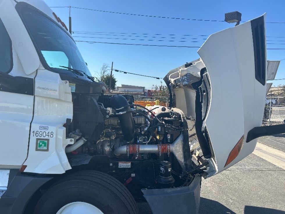 Sleeper Tractor-Heavy Duty Tractors-Freightliner-2023-T12664ST-Fontana-CA-586,682\n\t\tmiles-$ 78,000 - Image 20