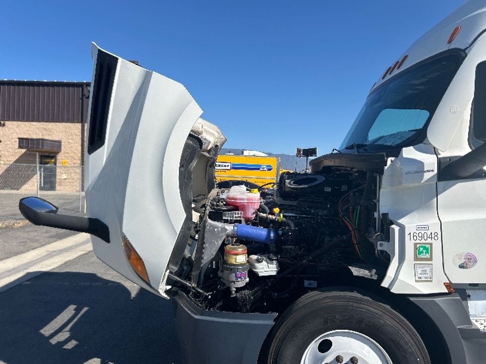 Sleeper Tractor-Heavy Duty Tractors-Freightliner-2023-T12664ST-Fontana-CA-586,682\n\t\tmiles-$ 78,000 - Image 21