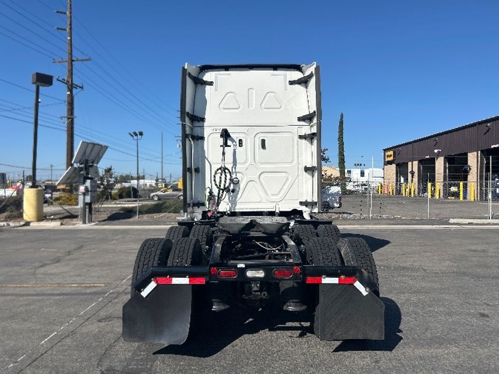 Sleeper Tractor-Heavy Duty Tractors-Freightliner-2023-T12664ST-Fontana-CA-586,682\n\t\tmiles-$ 78,000 - Image 6