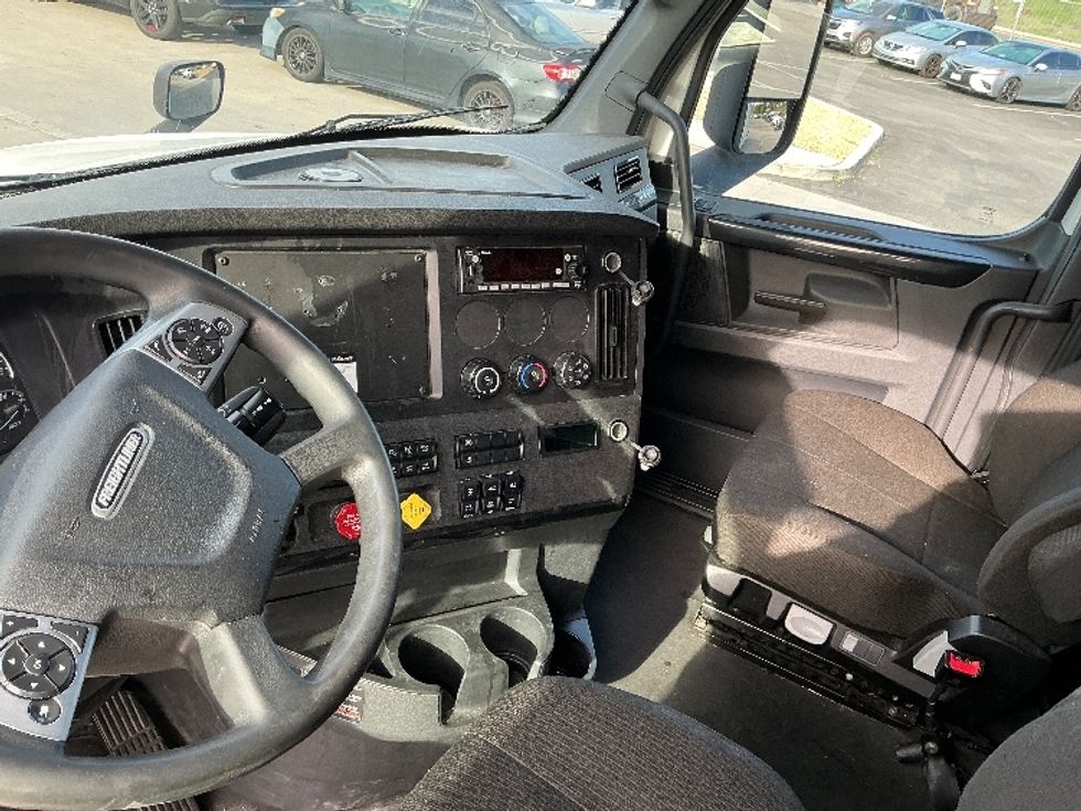 Sleeper Tractor-Heavy Duty Tractors-Freightliner-2023-T12664ST-Fontana-CA-595,767\n\t\tmiles-$ 70,750 - Image 10