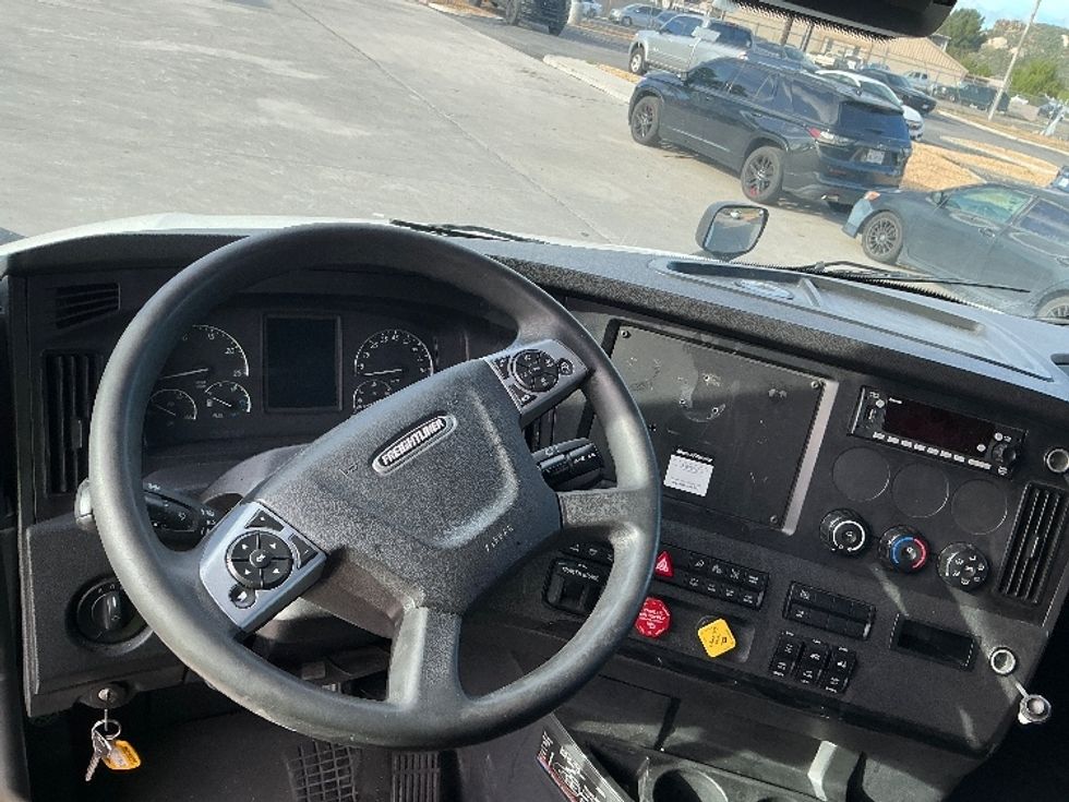 Sleeper Tractor-Heavy Duty Tractors-Freightliner-2023-T12664ST-Fontana-CA-595,767\n\t\tmiles-$ 70,750 - Image 11