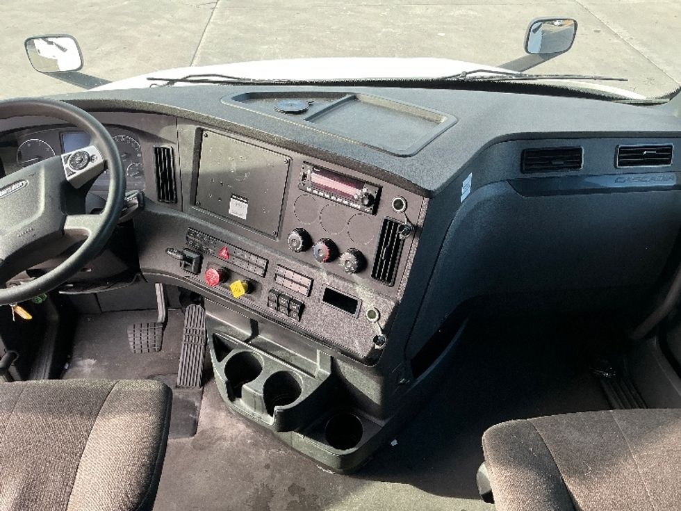 Sleeper Tractor-Heavy Duty Tractors-Freightliner-2023-T12664ST-Fontana-CA-595,767\n\t\tmiles-$ 70,750 - Image 12