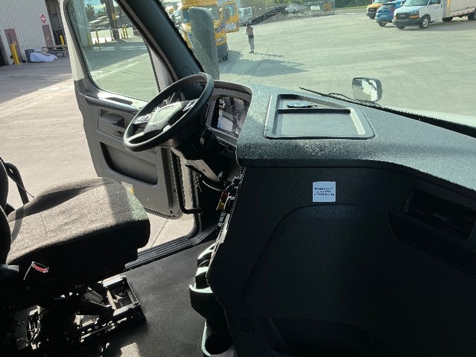 Sleeper Tractor-Heavy Duty Tractors-Freightliner-2023-T12664ST-Fontana-CA-595,767\n\t\tmiles-$ 70,750 - Image 15