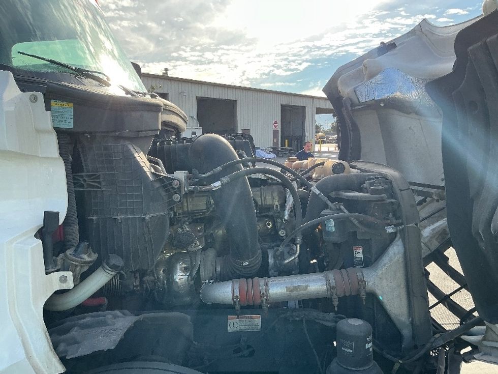 Sleeper Tractor-Heavy Duty Tractors-Freightliner-2023-T12664ST-Fontana-CA-595,767\n\t\tmiles-$ 70,750 - Image 20