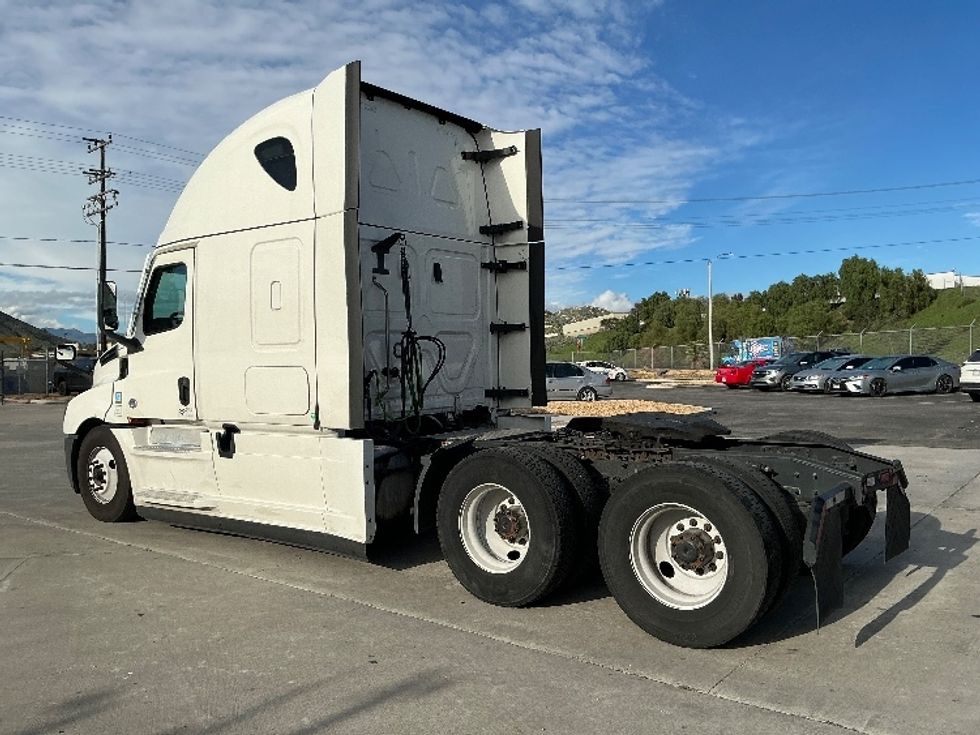 Sleeper Tractor-Heavy Duty Tractors-Freightliner-2023-T12664ST-Fontana-CA-595,767\n\t\tmiles-$ 70,750 - Image 5
