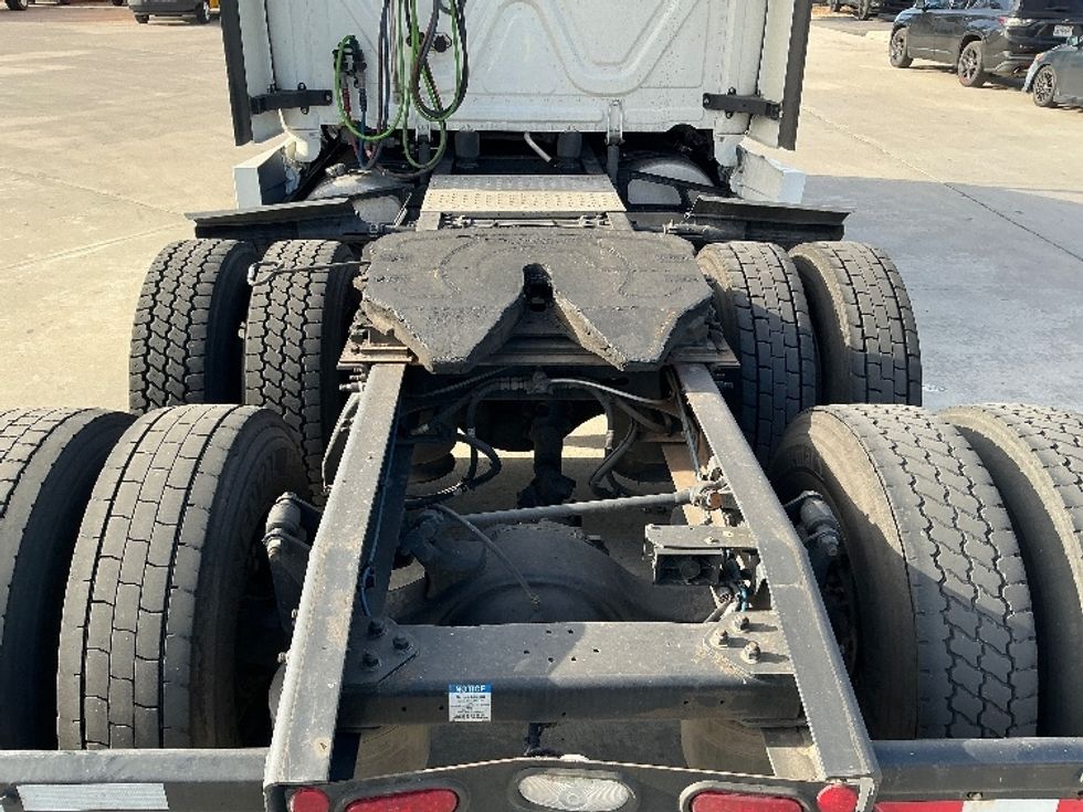 Sleeper Tractor-Heavy Duty Tractors-Freightliner-2023-T12664ST-Fontana-CA-595,767\n\t\tmiles-$ 70,750 - Image 6