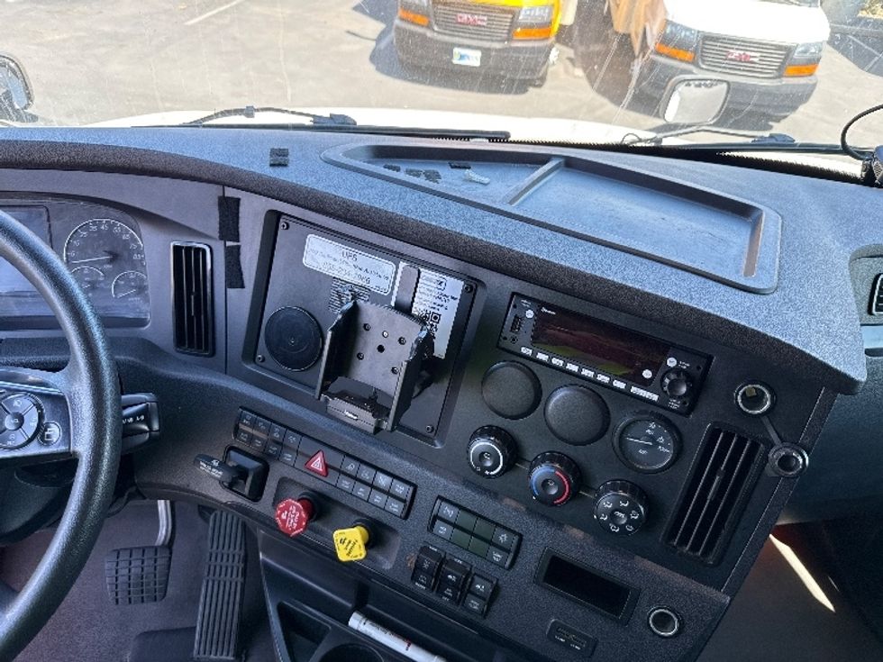 Sleeper Tractor-Heavy Duty Tractors-Freightliner-2023-T12664ST-Fontana-CA-618,902\n\t\tmiles-$ 66,250 - Image 12