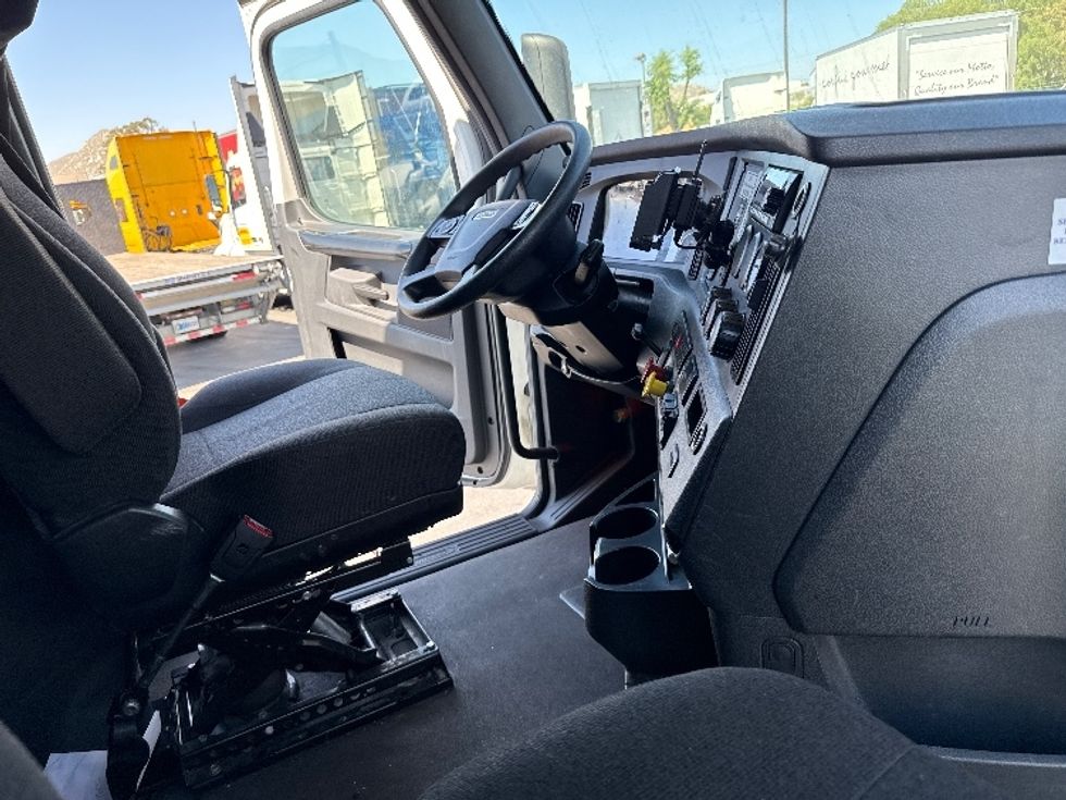 Sleeper Tractor-Heavy Duty Tractors-Freightliner-2023-T12664ST-Fontana-CA-618,902\n\t\tmiles-$ 66,250 - Image 15