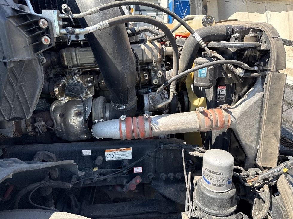 Sleeper Tractor-Heavy Duty Tractors-Freightliner-2023-T12664ST-Fontana-CA-618,902\n\t\tmiles-$ 66,250 - Image 20