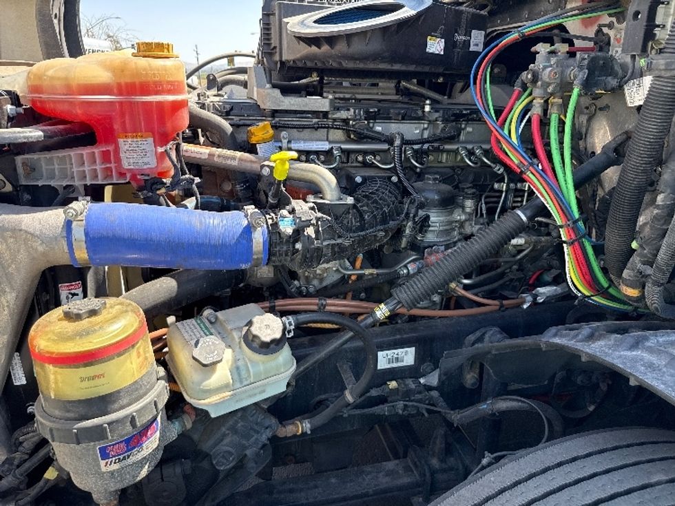 Sleeper Tractor-Heavy Duty Tractors-Freightliner-2023-T12664ST-Fontana-CA-618,902\n\t\tmiles-$ 66,250 - Image 21