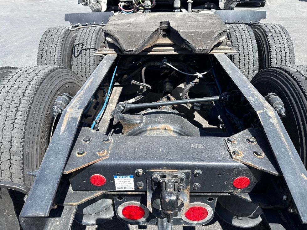 Sleeper Tractor-Heavy Duty Tractors-Freightliner-2023-T12664ST-Fontana-CA-618,902\n\t\tmiles-$ 66,250 - Image 6