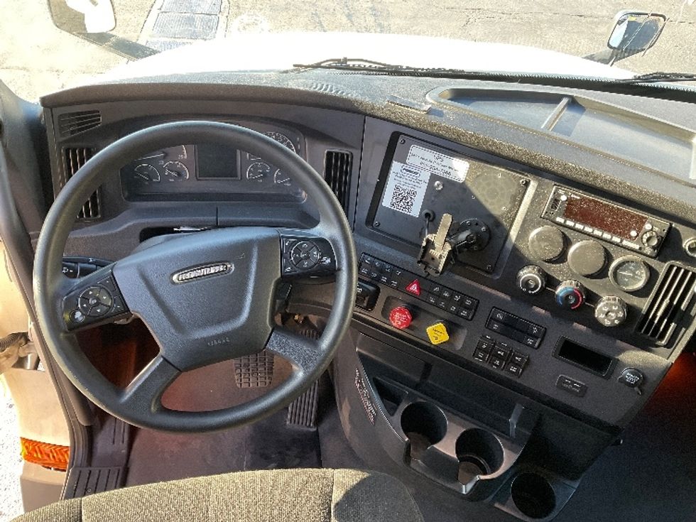 Sleeper Tractor-Heavy Duty Tractors-Freightliner-2023-T12664ST-Fontana-CA-627,417\n\t\tmiles-$ 66,750 - Image 11