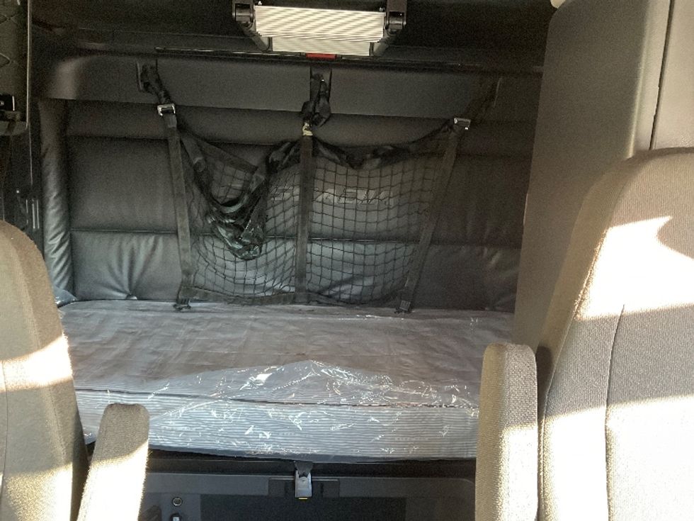 Sleeper Tractor-Heavy Duty Tractors-Freightliner-2023-T12664ST-Fontana-CA-627,417\n\t\tmiles-$ 66,750 - Image 16