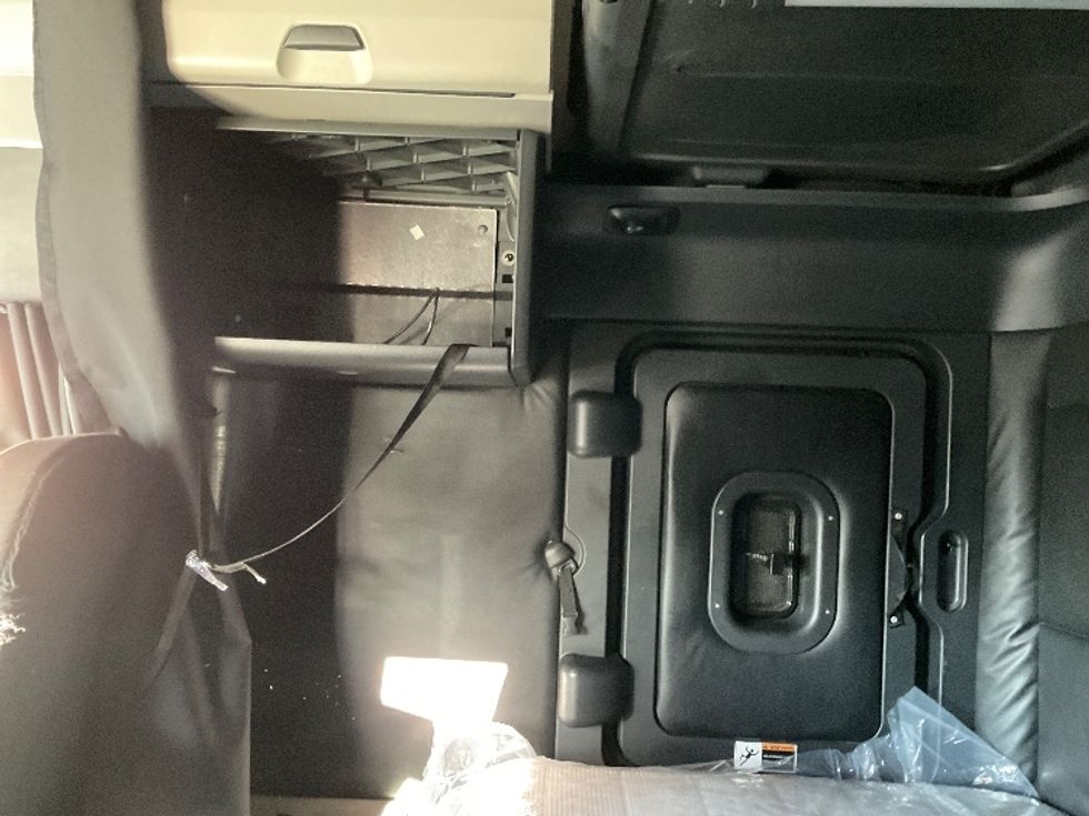 Sleeper Tractor-Heavy Duty Tractors-Freightliner-2023-T12664ST-Fontana-CA-627,417\n\t\tmiles-$ 66,750 - Image 17