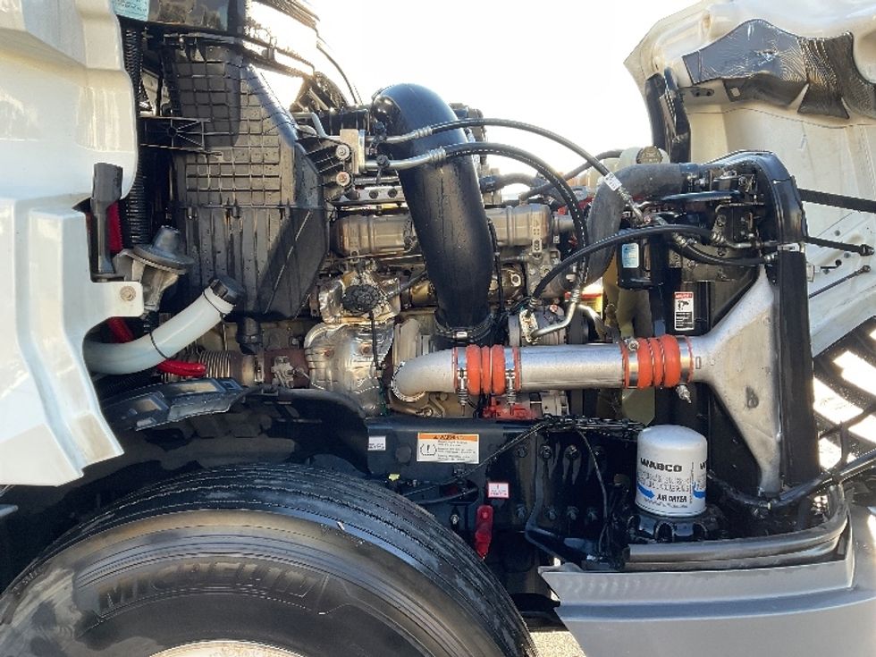 Sleeper Tractor-Heavy Duty Tractors-Freightliner-2023-T12664ST-Fontana-CA-627,417\n\t\tmiles-$ 66,750 - Image 18