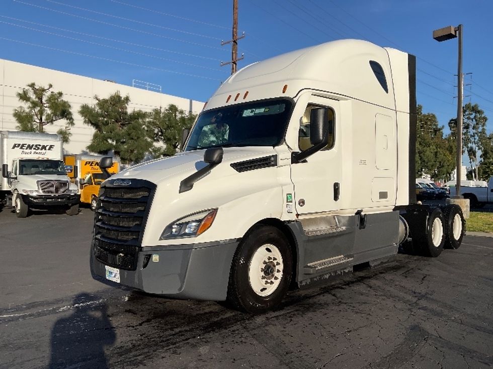 Sleeper Tractor-Heavy Duty Tractors-Freightliner-2023-T12664ST-Fontana-CA-627,417\n\t\tmiles-$ 66,750 - Image 3
