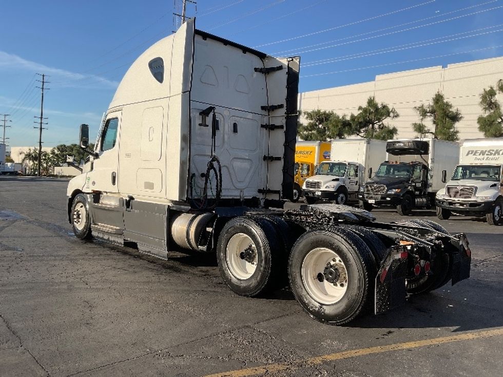 Sleeper Tractor-Heavy Duty Tractors-Freightliner-2023-T12664ST-Fontana-CA-627,417\n\t\tmiles-$ 66,750 - Image 5