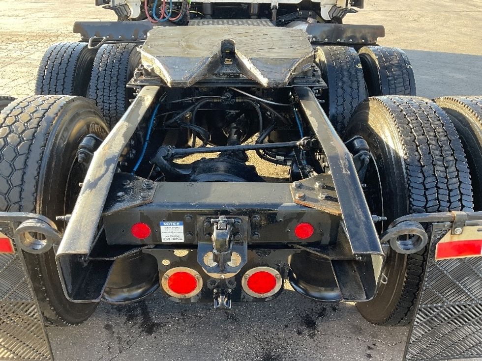 Sleeper Tractor-Heavy Duty Tractors-Freightliner-2023-T12664ST-Fontana-CA-627,417\n\t\tmiles-$ 66,750 - Image 6