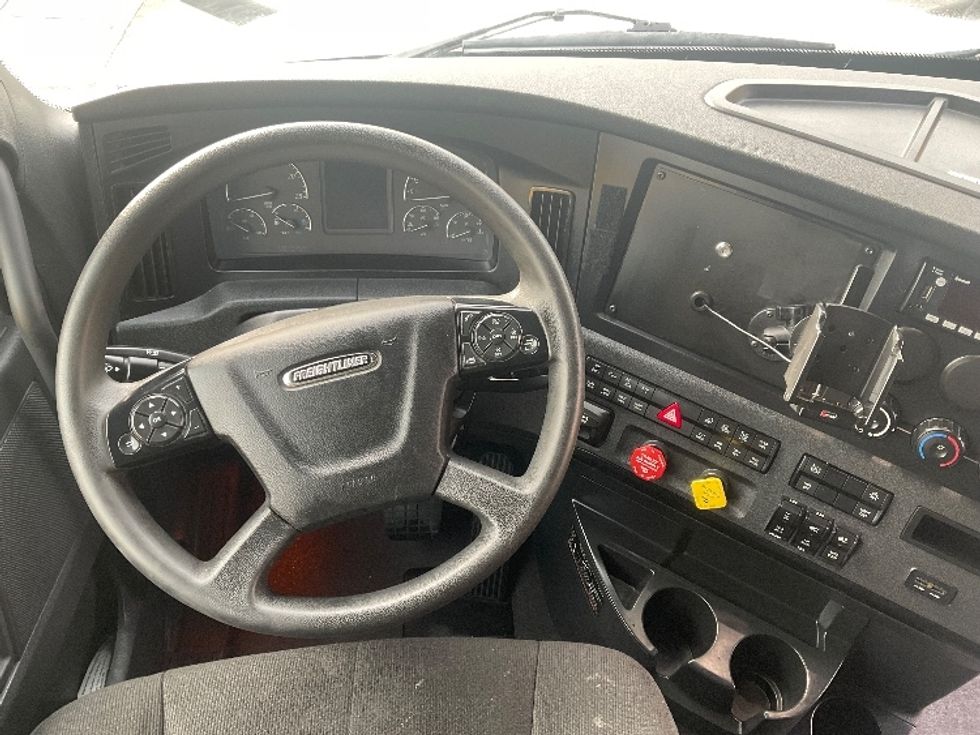 Sleeper Tractor-Heavy Duty Tractors-Freightliner-2023-T12664ST-Fontana-CA-633,582\n\t\tmiles-$ 66,000 - Image 11
