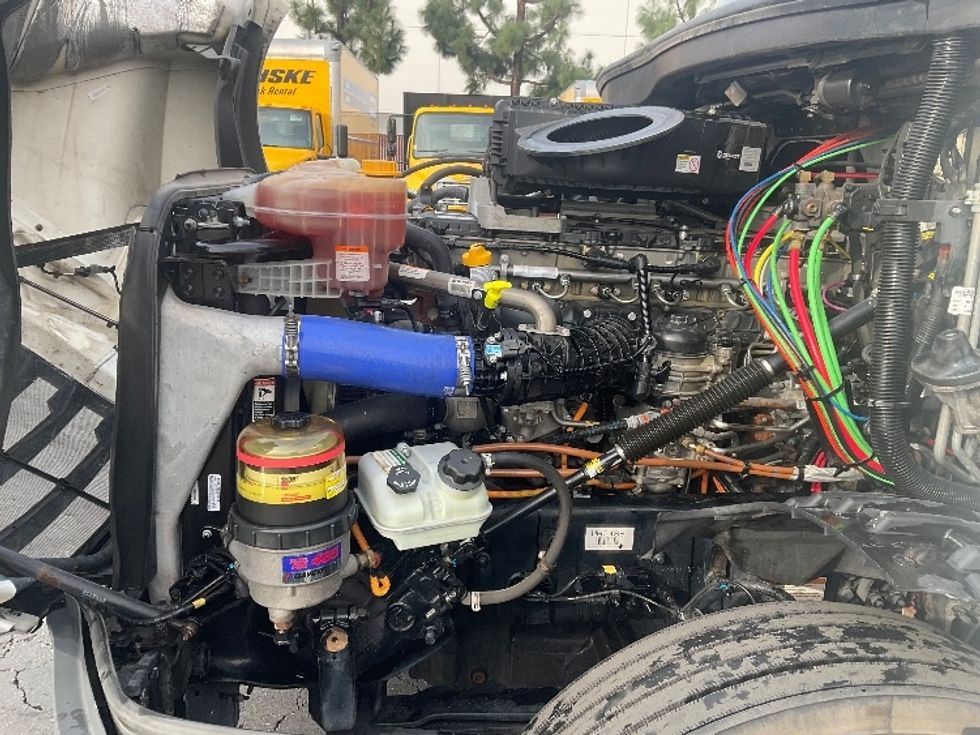 Sleeper Tractor-Heavy Duty Tractors-Freightliner-2023-T12664ST-Fontana-CA-633,582\n\t\tmiles-$ 66,000 - Image 21