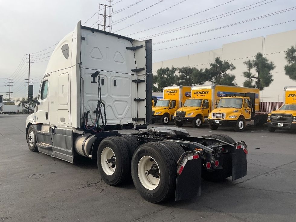 Sleeper Tractor-Heavy Duty Tractors-Freightliner-2023-T12664ST-Fontana-CA-633,582\n\t\tmiles-$ 66,000 - Image 5