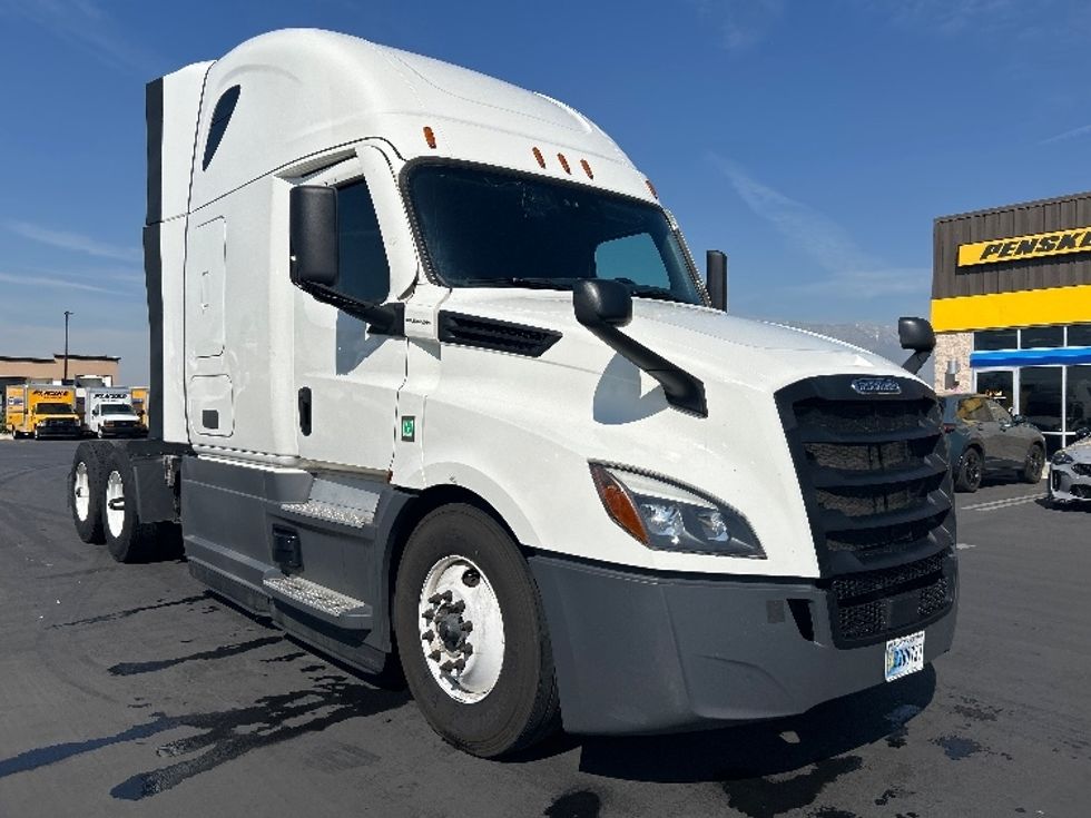 Sleeper Tractor-Heavy Duty Tractors-Freightliner-2023-T12664ST-Fontana-CA-636,564\n\t\tmiles-$ 65,750 - Image 1