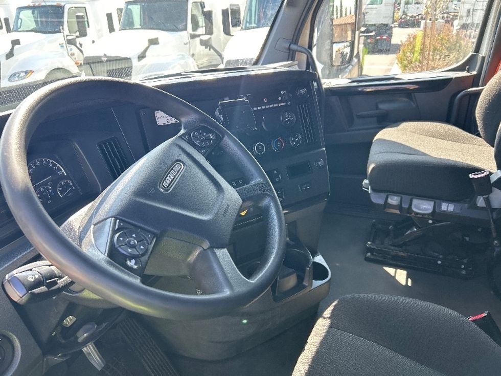 Sleeper Tractor-Heavy Duty Tractors-Freightliner-2023-T12664ST-Fontana-CA-636,564\n\t\tmiles-$ 65,750 - Image 10
