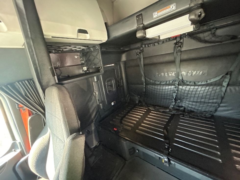 Sleeper Tractor-Heavy Duty Tractors-Freightliner-2023-T12664ST-Fontana-CA-636,564\n\t\tmiles-$ 65,750 - Image 16