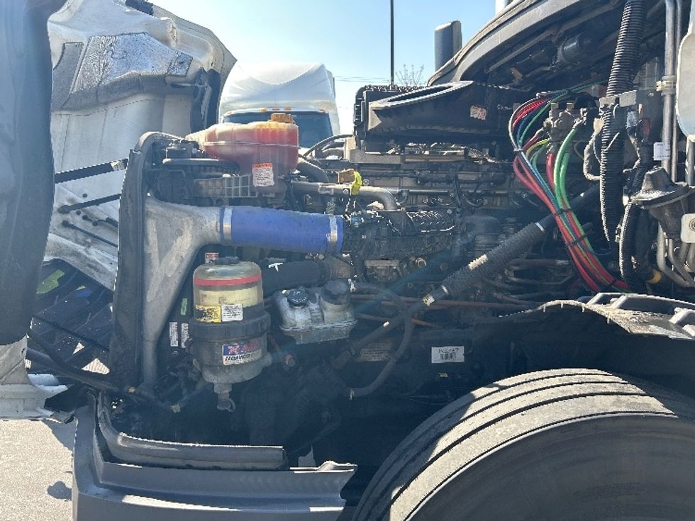 Sleeper Tractor-Heavy Duty Tractors-Freightliner-2023-T12664ST-Fontana-CA-636,564\n\t\tmiles-$ 65,750 - Image 21