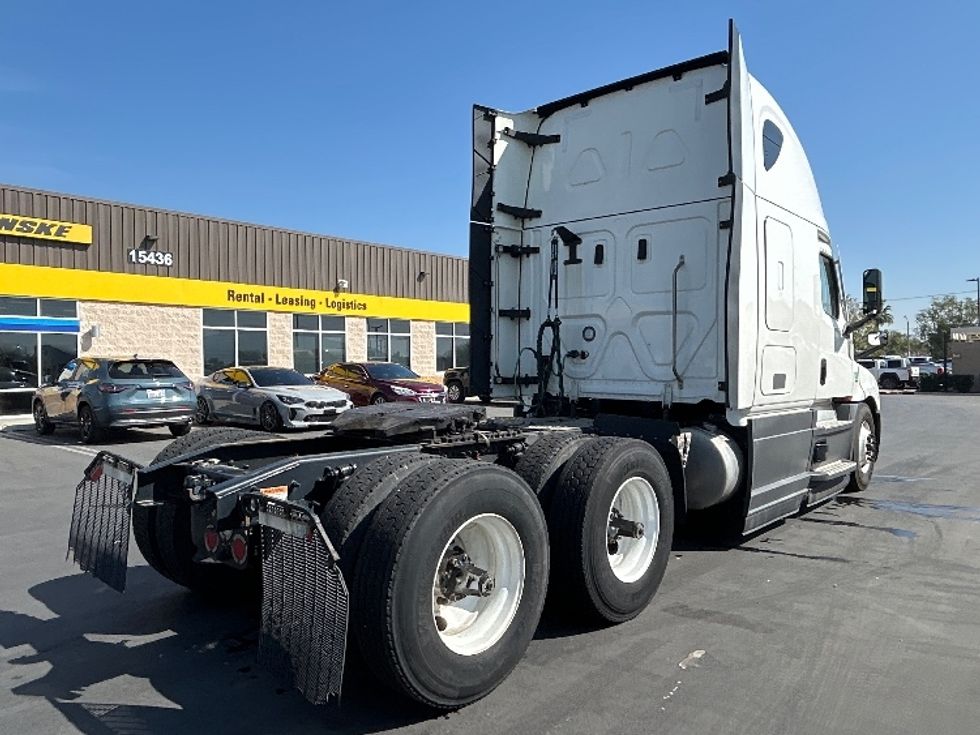 Sleeper Tractor-Heavy Duty Tractors-Freightliner-2023-T12664ST-Fontana-CA-636,564\n\t\tmiles-$ 65,750 - Image 7