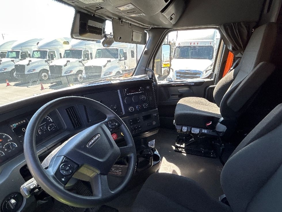 Sleeper Tractor-Heavy Duty Tractors-Freightliner-2023-T12664ST-Fontana-CA-654,757\n\t\tmiles-$ 63,750 - Image 10