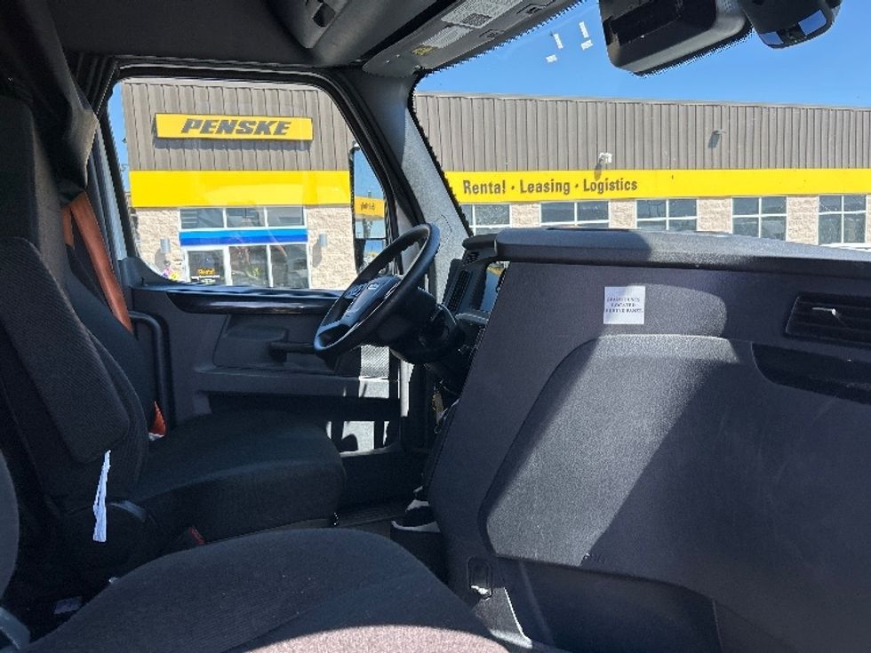 Sleeper Tractor-Heavy Duty Tractors-Freightliner-2023-T12664ST-Fontana-CA-654,757\n\t\tmiles-$ 63,750 - Image 15