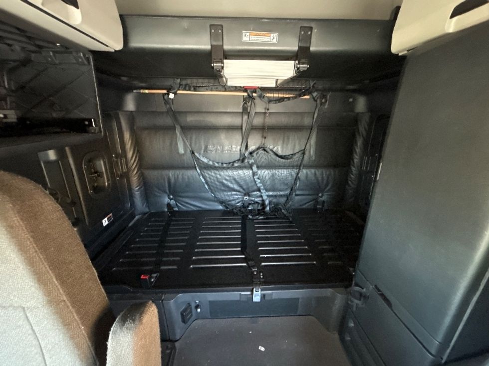 Sleeper Tractor-Heavy Duty Tractors-Freightliner-2023-T12664ST-Fontana-CA-654,757\n\t\tmiles-$ 63,750 - Image 17