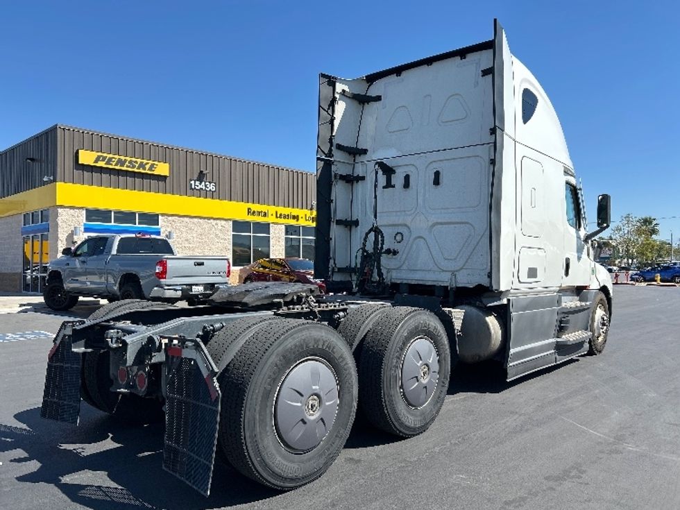 Sleeper Tractor-Heavy Duty Tractors-Freightliner-2023-T12664ST-Fontana-CA-654,757\n\t\tmiles-$ 63,750 - Image 7