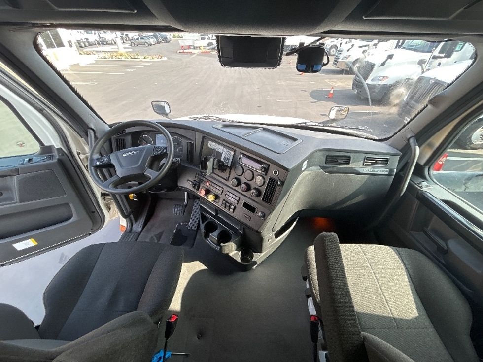 Sleeper Tractor-Heavy Duty Tractors-Freightliner-2023-T12664ST-Fontana-CA-661,492\n\t\tmiles-$ 63,000 - Image 10