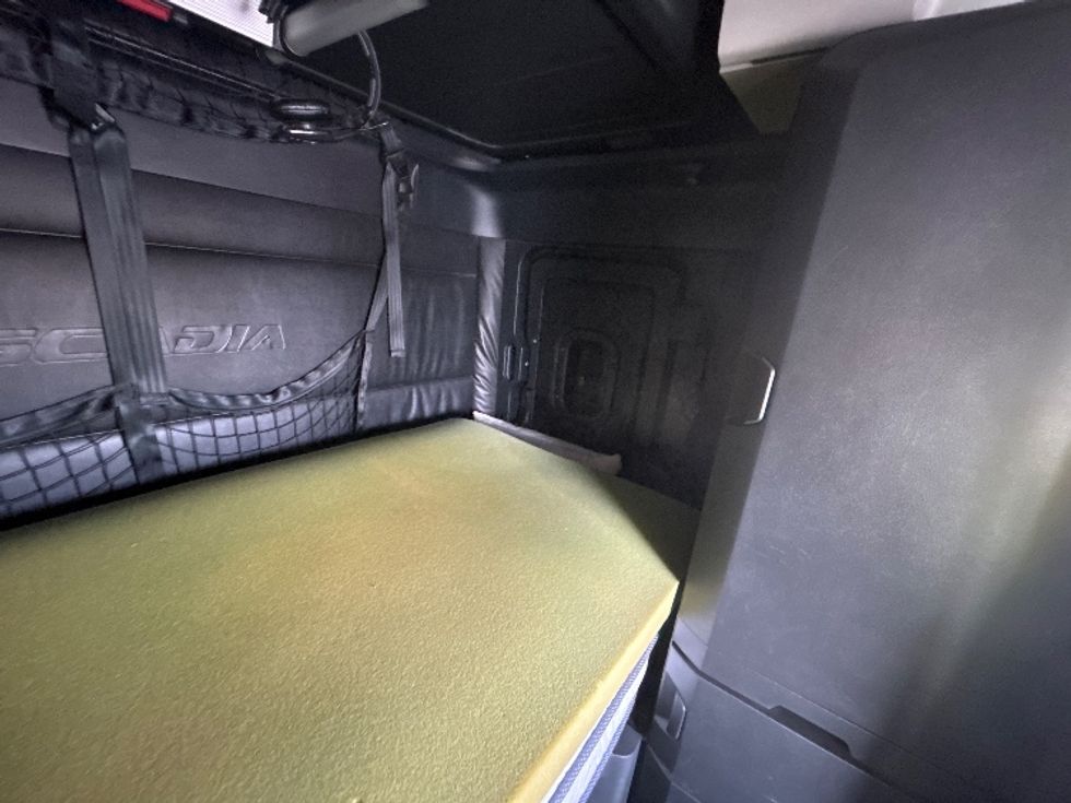 Sleeper Tractor-Heavy Duty Tractors-Freightliner-2023-T12664ST-Fontana-CA-661,492\n\t\tmiles-$ 63,000 - Image 16