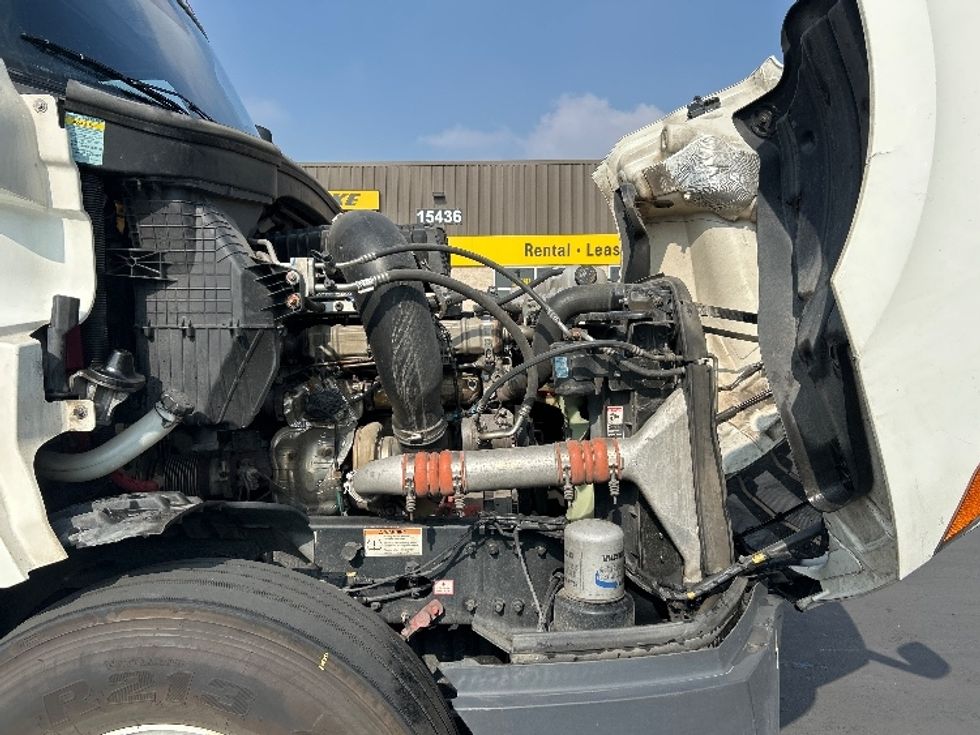 Sleeper Tractor-Heavy Duty Tractors-Freightliner-2023-T12664ST-Fontana-CA-661,492\n\t\tmiles-$ 63,000 - Image 18