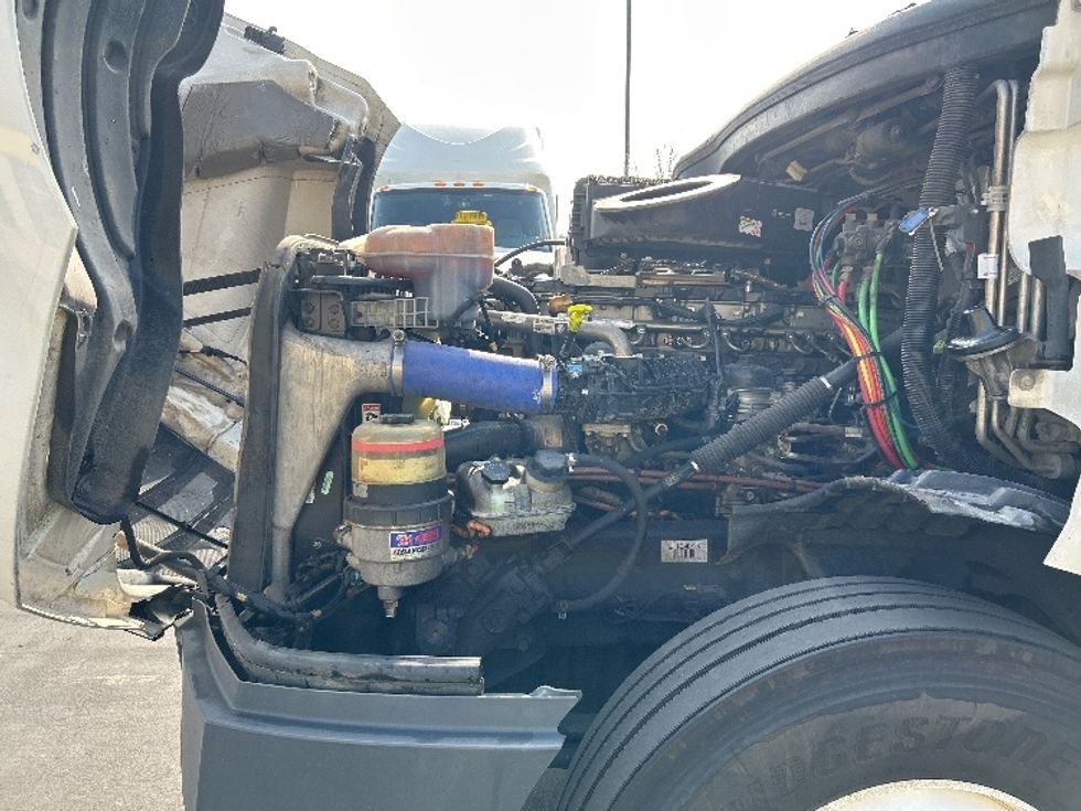 Sleeper Tractor-Heavy Duty Tractors-Freightliner-2023-T12664ST-Fontana-CA-661,492\n\t\tmiles-$ 63,000 - Image 19