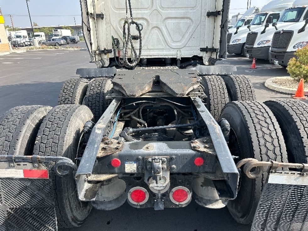 Sleeper Tractor-Heavy Duty Tractors-Freightliner-2023-T12664ST-Fontana-CA-661,492\n\t\tmiles-$ 63,000 - Image 4