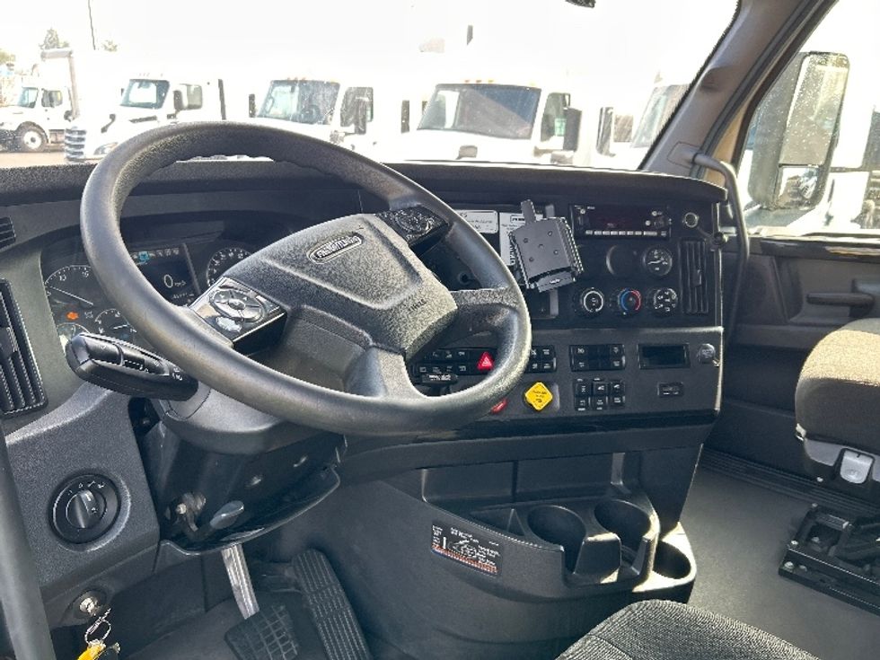 Sleeper Tractor-Heavy Duty Tractors-Freightliner-2023-T12664ST-Fontana-CA-661,492\n\t\tmiles-$ 63,000 - Image 8