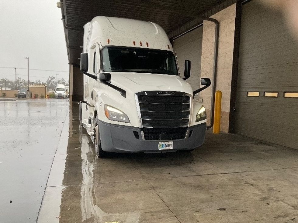 Sleeper Tractor-Heavy Duty Tractors-Freightliner-2023-T12664ST-Fontana-CA-672,867\n\t\tmiles-$ 62,250 - Image 1