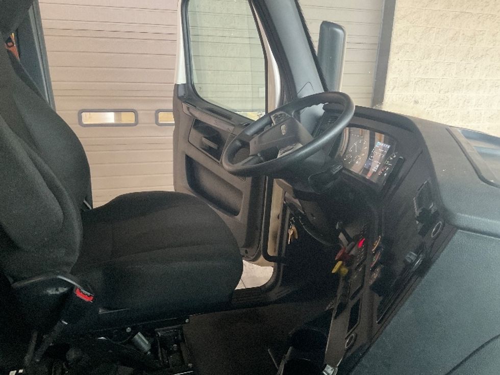 Sleeper Tractor-Heavy Duty Tractors-Freightliner-2023-T12664ST-Fontana-CA-672,867\n\t\tmiles-$ 62,250 - Image 11