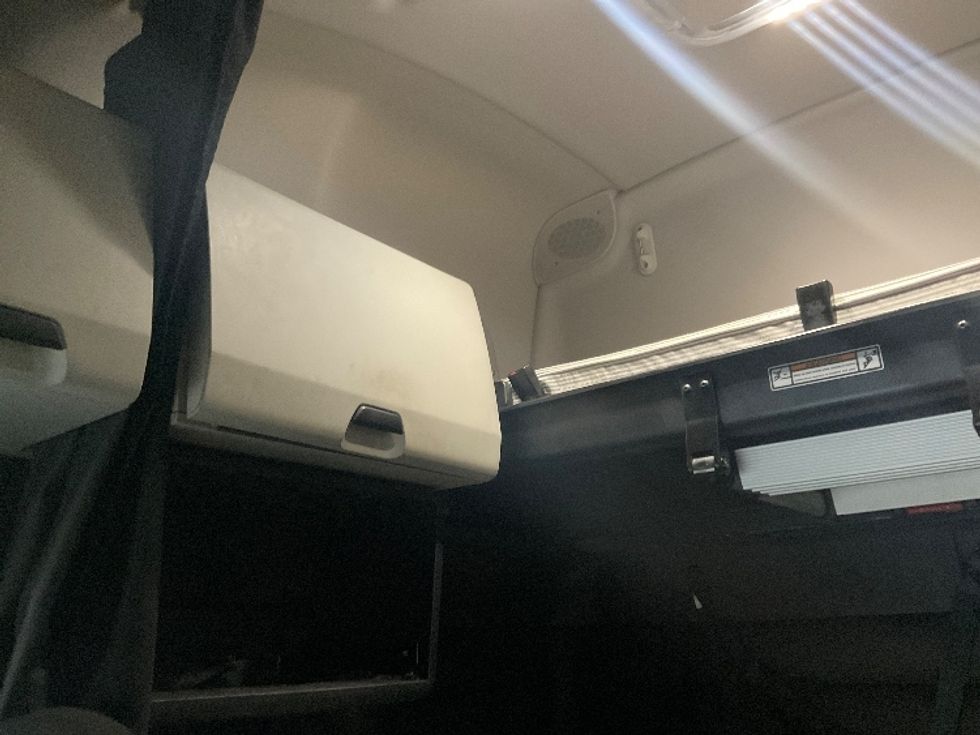 Sleeper Tractor-Heavy Duty Tractors-Freightliner-2023-T12664ST-Fontana-CA-672,867\n\t\tmiles-$ 62,250 - Image 14