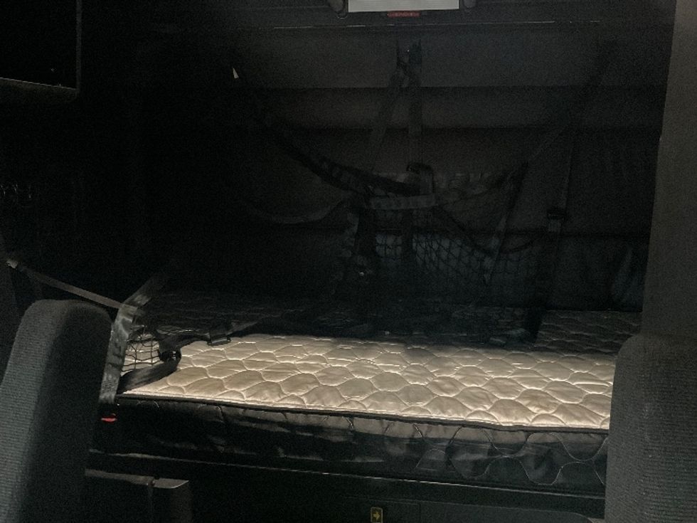 Sleeper Tractor-Heavy Duty Tractors-Freightliner-2023-T12664ST-Fontana-CA-672,867\n\t\tmiles-$ 62,250 - Image 15