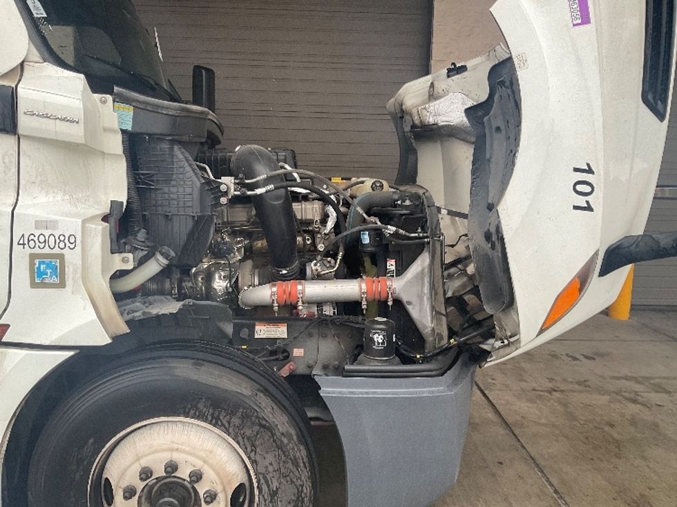 Sleeper Tractor-Heavy Duty Tractors-Freightliner-2023-T12664ST-Fontana-CA-672,867\n\t\tmiles-$ 62,250 - Image 16