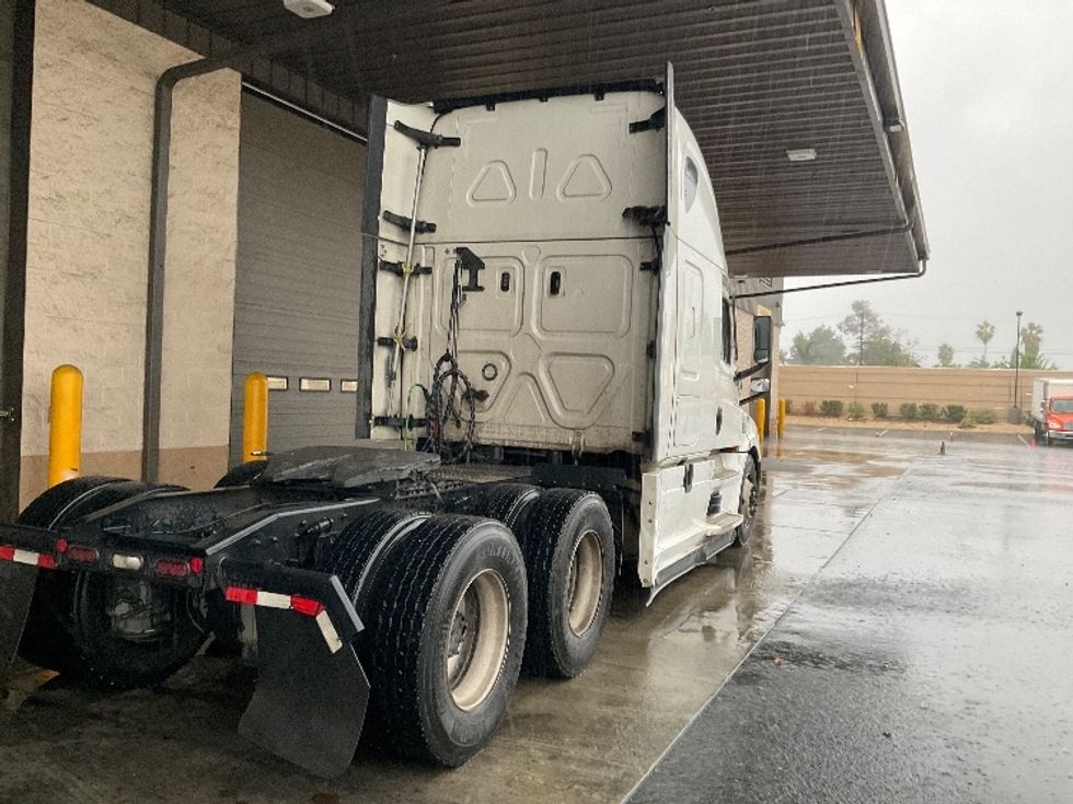 Sleeper Tractor-Heavy Duty Tractors-Freightliner-2023-T12664ST-Fontana-CA-672,867\n\t\tmiles-$ 62,250 - Image 6