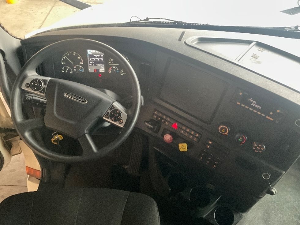 Sleeper Tractor-Heavy Duty Tractors-Freightliner-2023-T12664ST-Fontana-CA-672,867\n\t\tmiles-$ 62,250 - Image 8