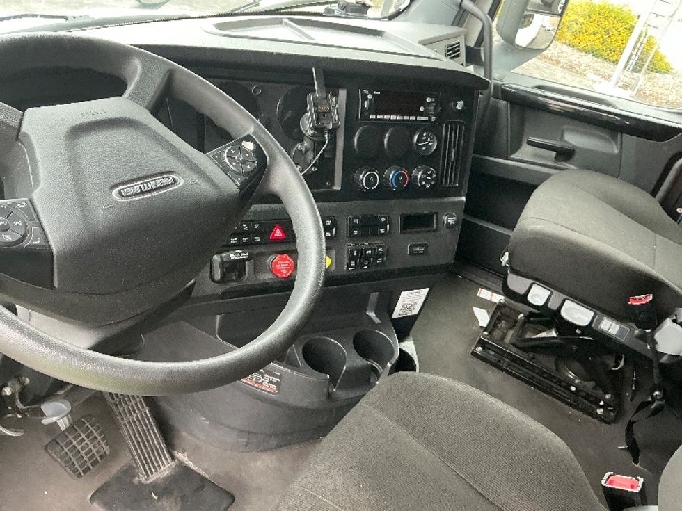Sleeper Tractor-Heavy Duty Tractors-Freightliner-2023-T12664ST-Fontana-CA-679,419\n\t\tmiles-$ 57,000 - Image 10