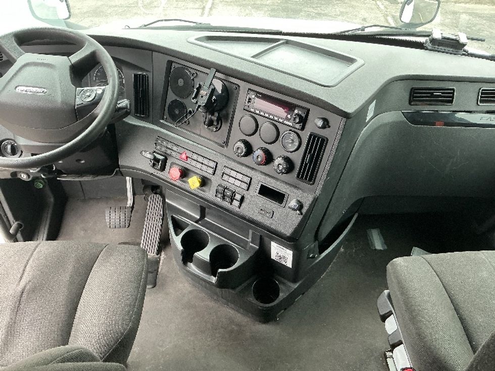 Sleeper Tractor-Heavy Duty Tractors-Freightliner-2023-T12664ST-Fontana-CA-679,419\n\t\tmiles-$ 57,000 - Image 12